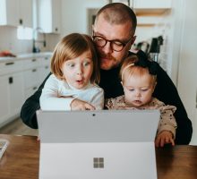 Parenting in the Digital Age Balancing Screen Time and Play